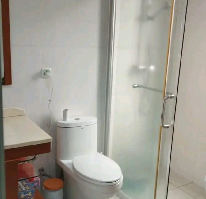1000870558
