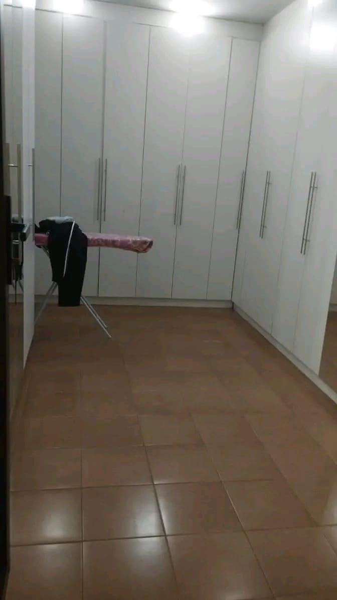 1000870562
